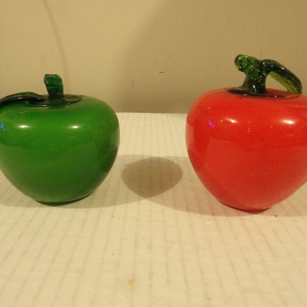 + Handblown Art Glass Apples Set of 2 1 Green/1 Red